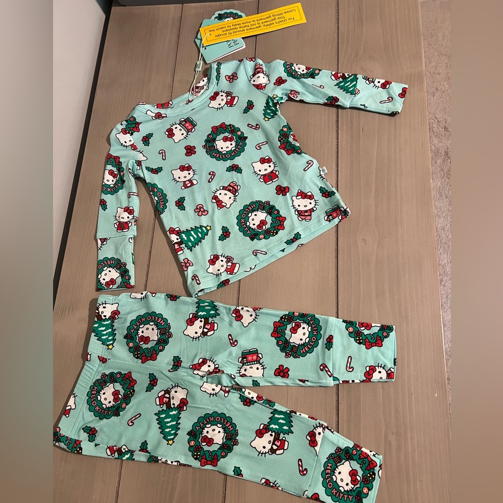 Posh Peanut x Hello Kitty Christmas Wreath Bamboo Pajamas Size 6-12 Months